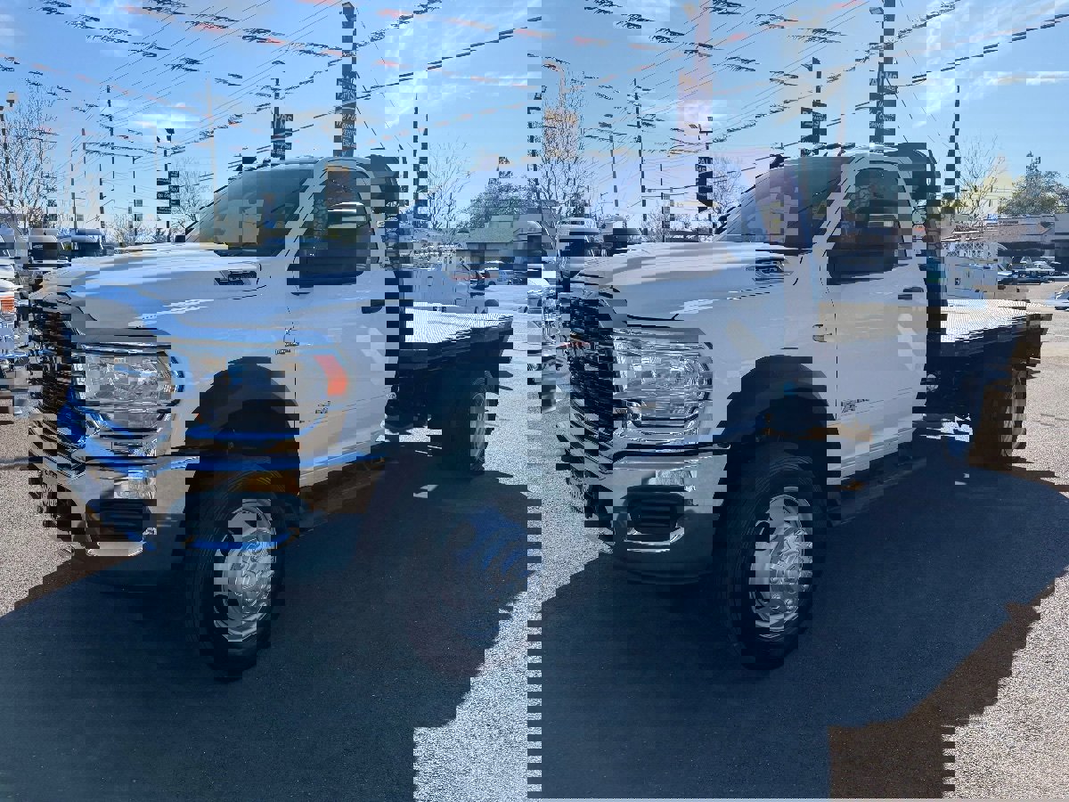 Used 2023 RAM 5500 SLT w/ Quick Order Package 2YG SLT image 4