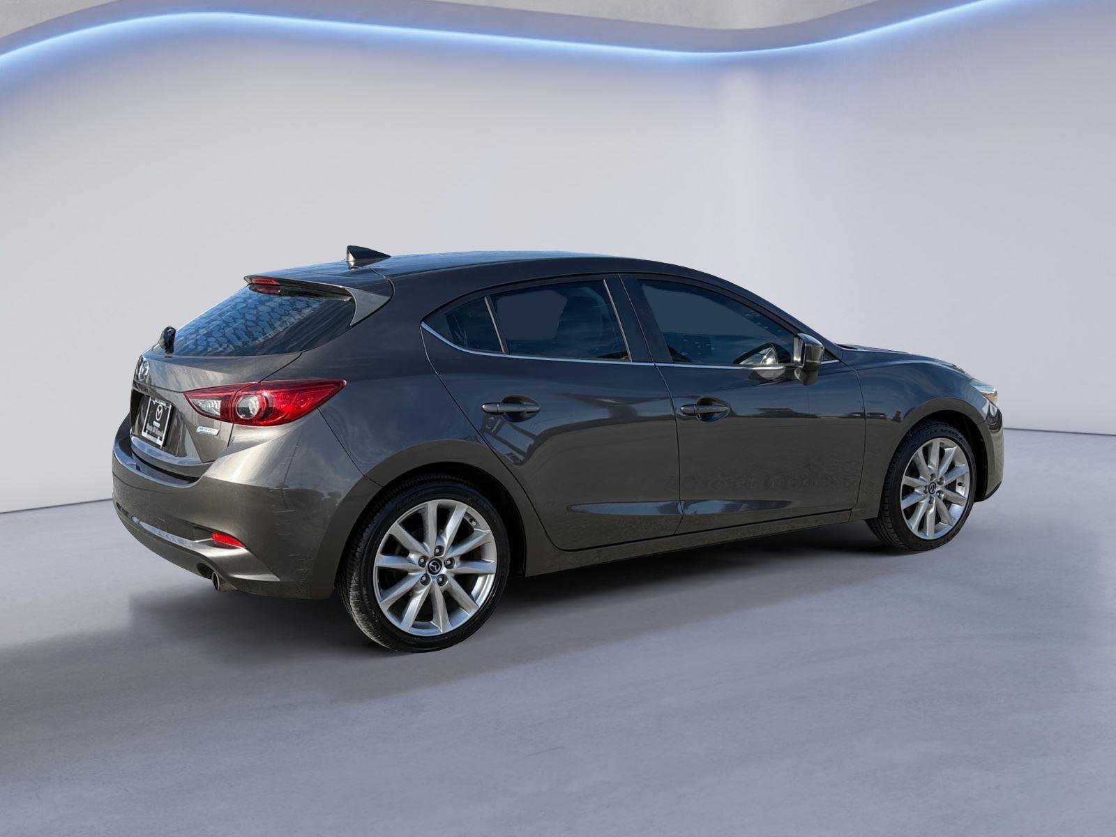 Used 2017 MAZDA MAZDA3 Grand Touring image 3