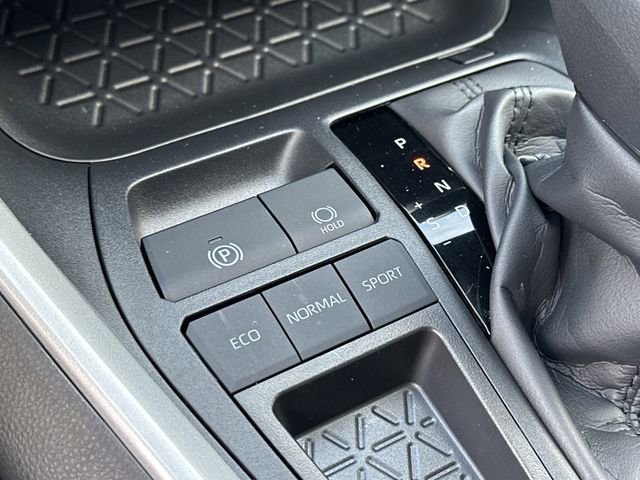 Used 2025 Toyota RAV4 XLE w/ Convenience Package FWD image 21