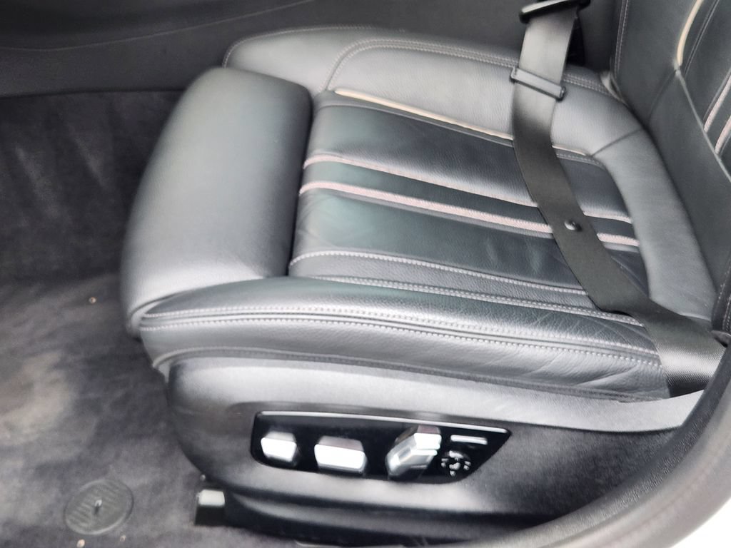 Used 2023 BMW M550i xDrive w/ Executive Package AWD/4WD image 7