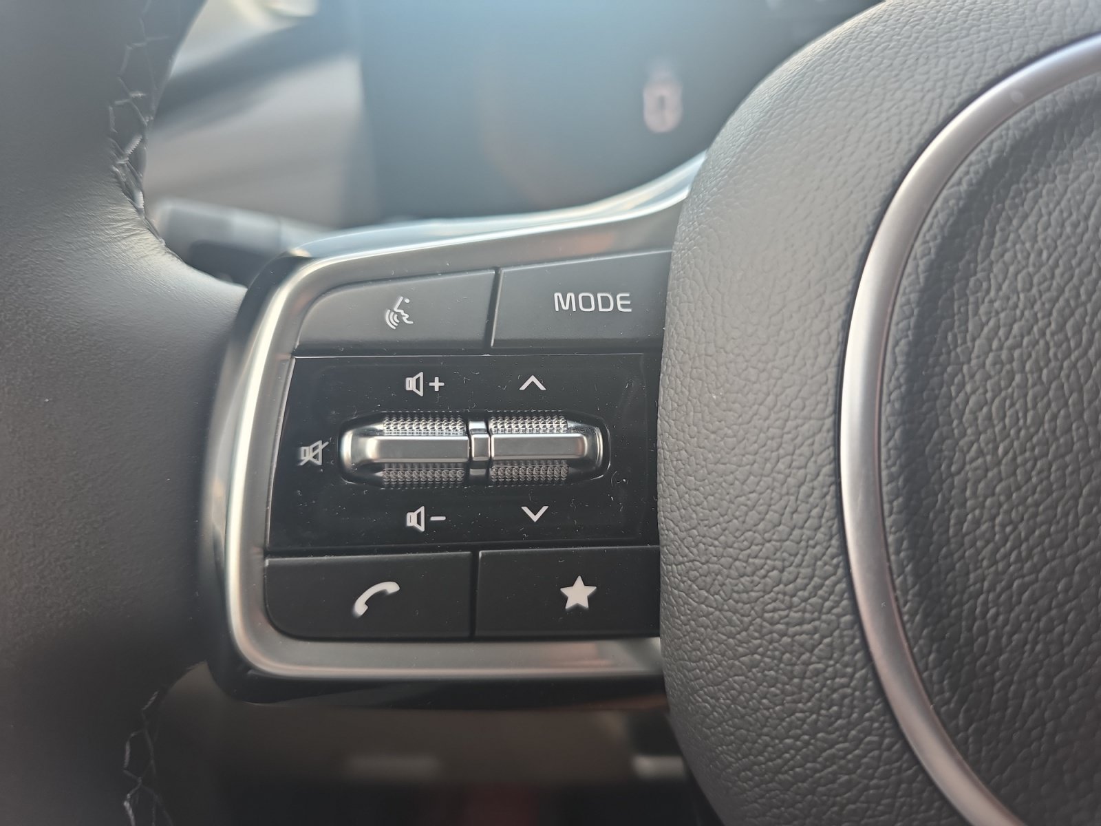 Certified 2026 Kia Carnival LX FWD image 25
