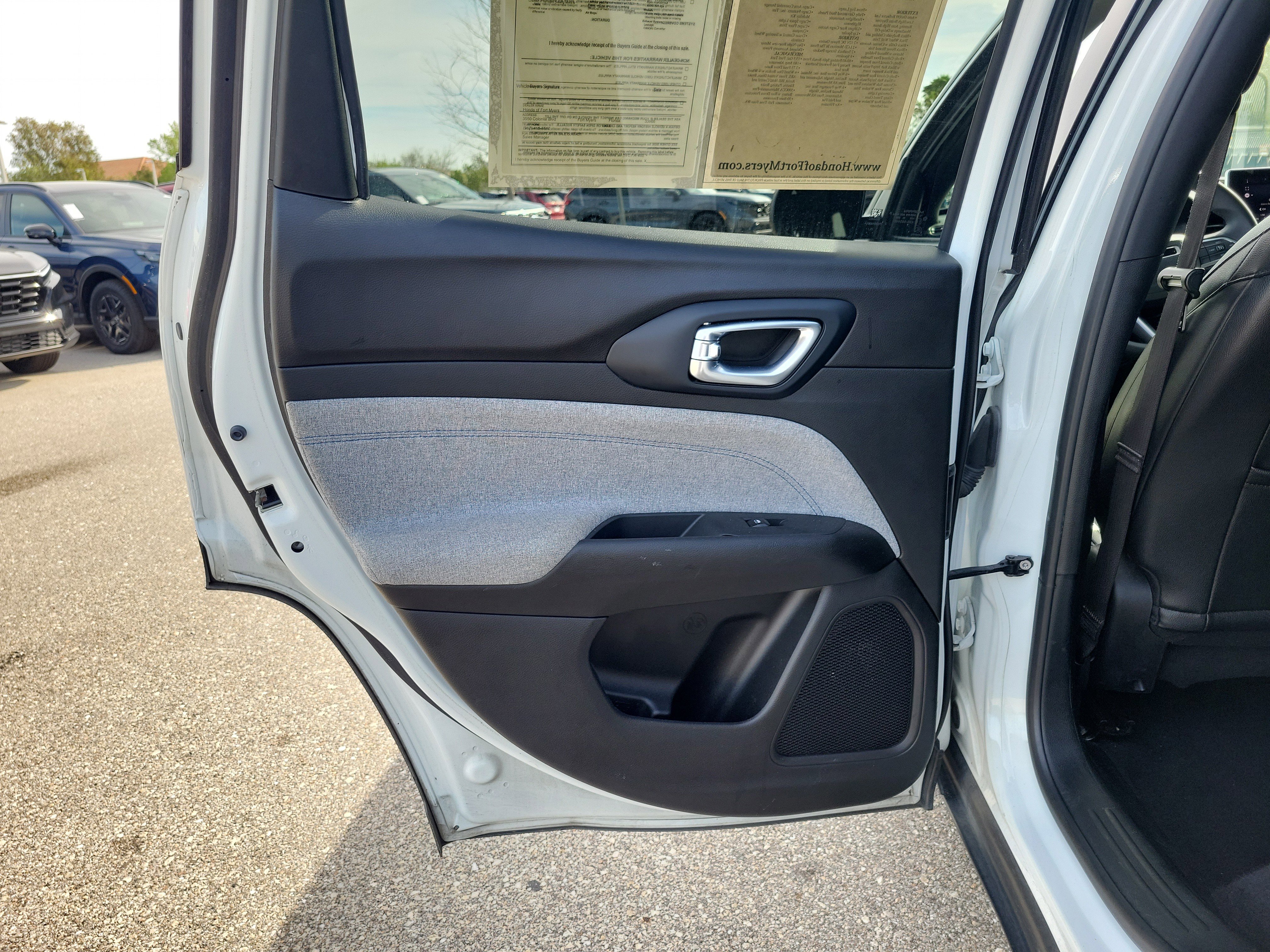 Used 2024 Jeep Compass Latitude image 15