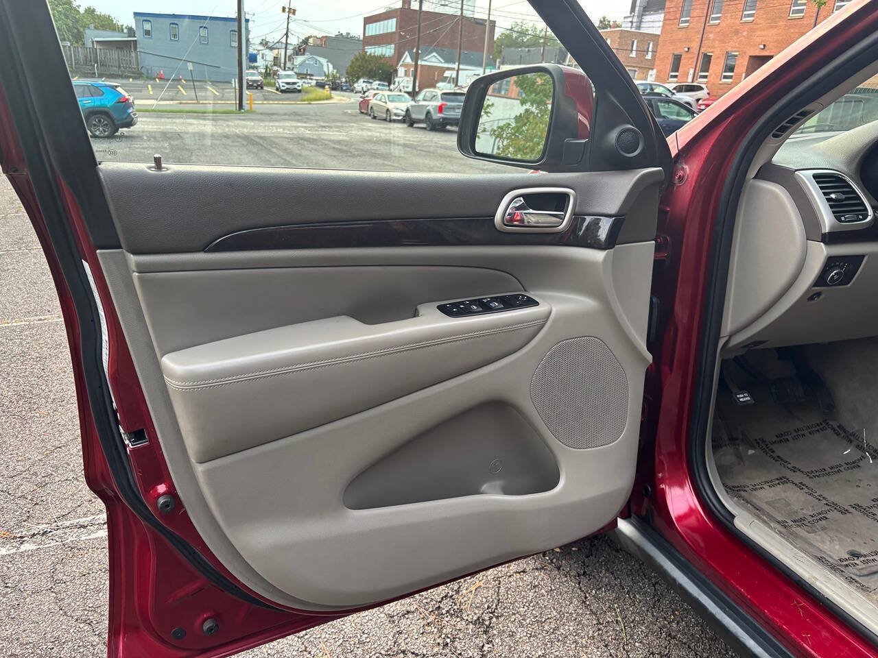 Used 2012 Jeep Grand Cherokee Laredo AWD/4WD image 13