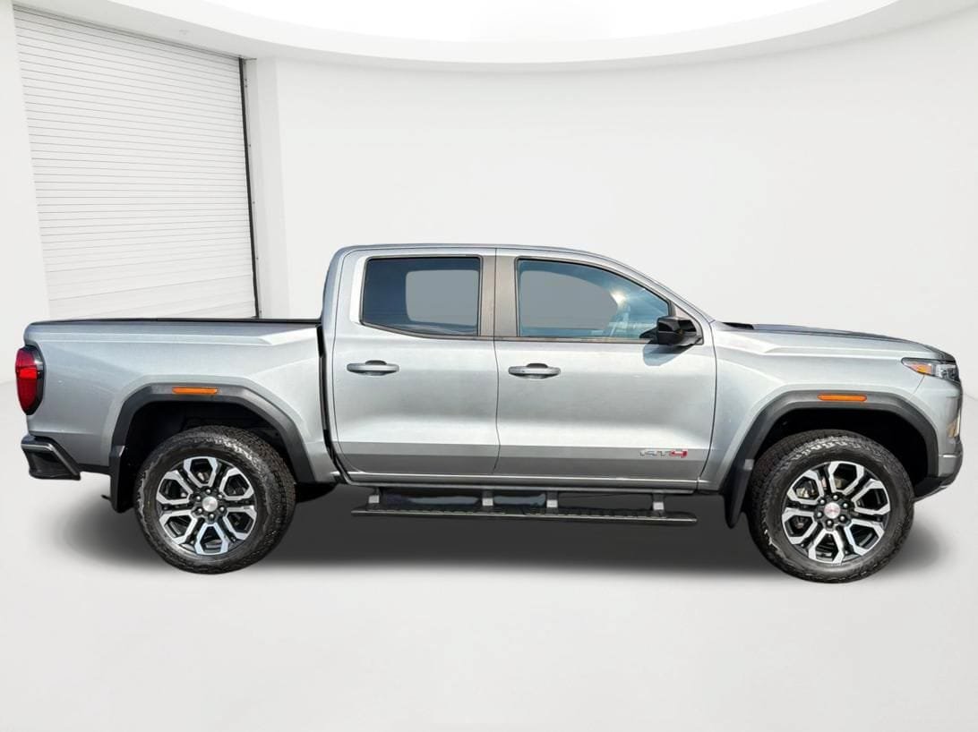 Used 2023 GMC Canyon AT4 w/ AT4 Premium Package AWD/4WD image 4