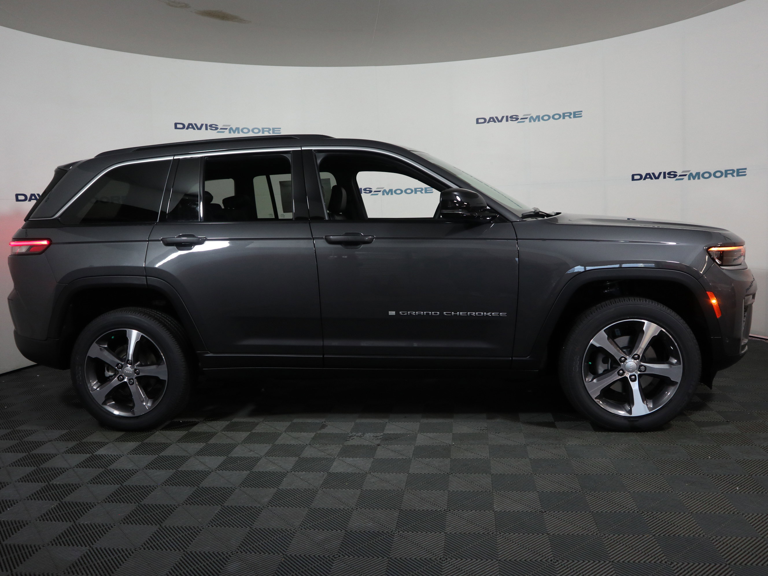 New 2026 Jeep Grand Cherokee Limited AWD/4WD image 4