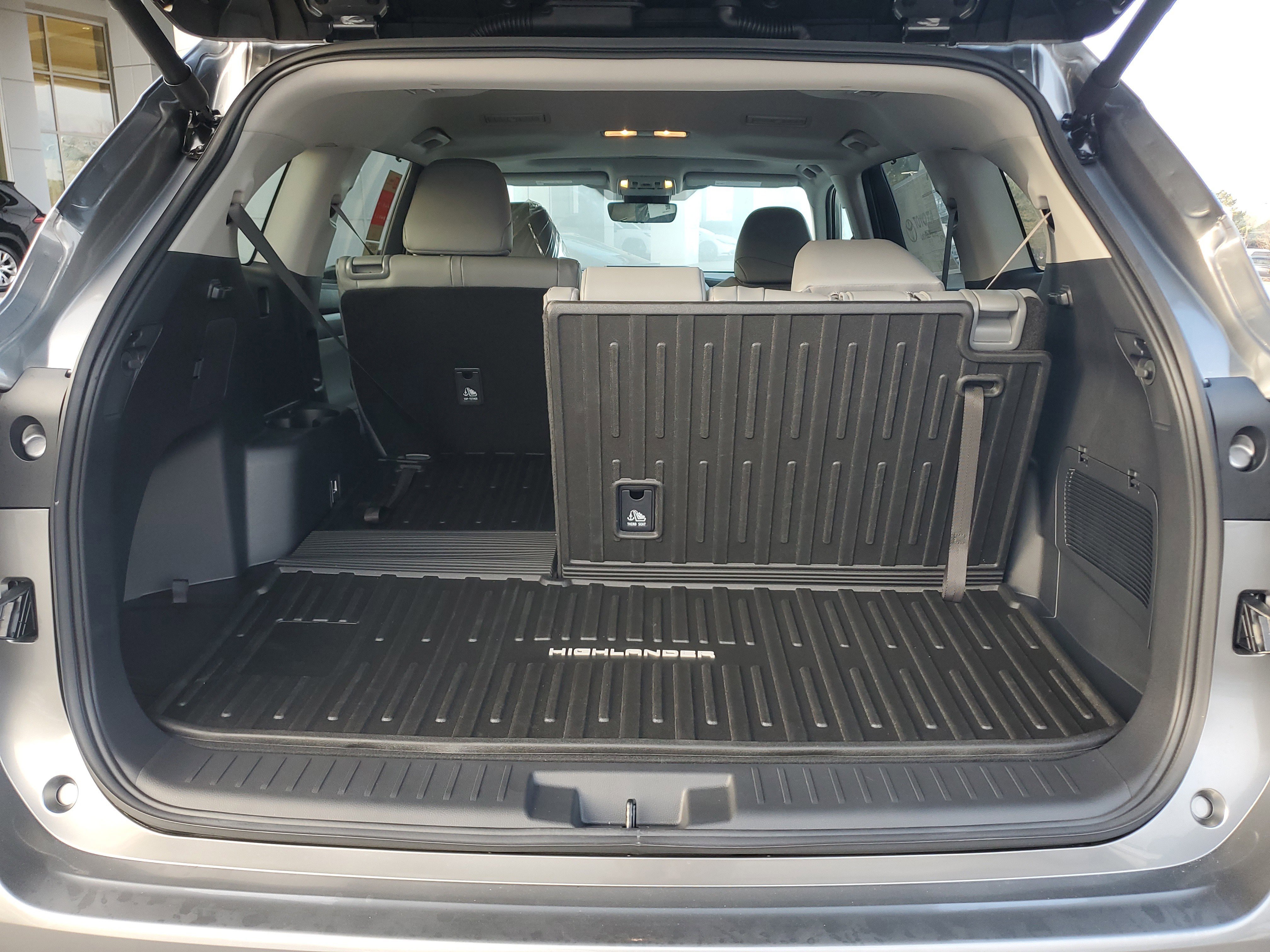 New 2026 Toyota Highlander XLE image 9