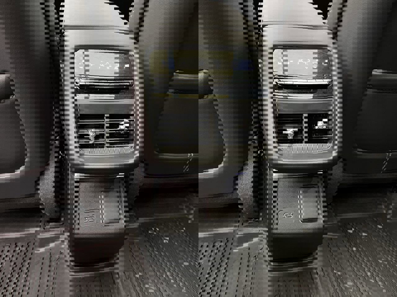 Used 2024 Cadillac Lyriq Luxury w/ LPO, Floor Liner Package image 13