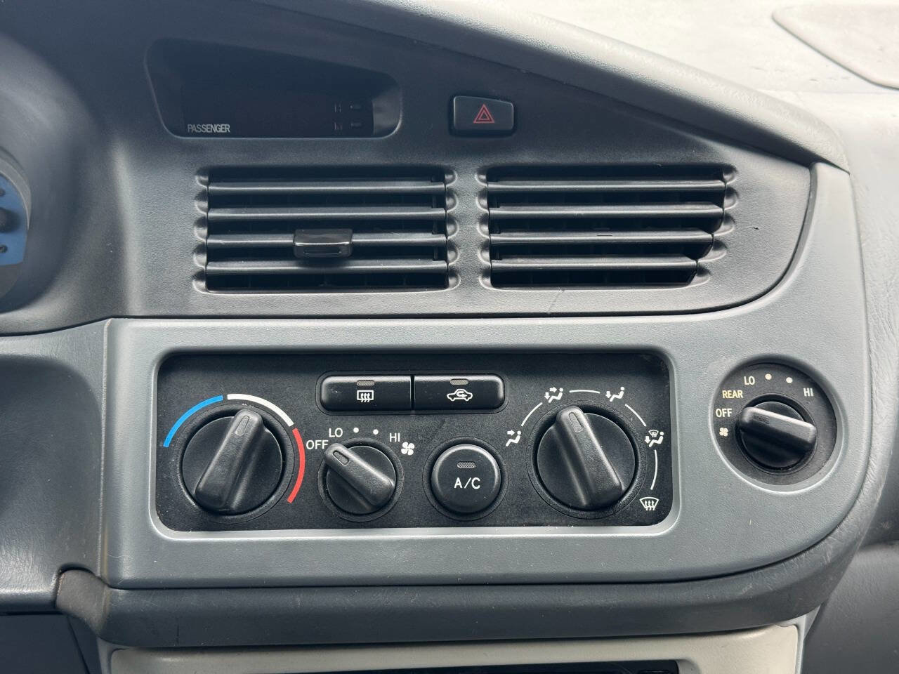 Used 2001 Toyota Sienna LE image 22