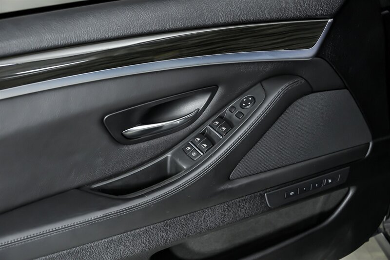 Used 2015 BMW M5 RWD image 13