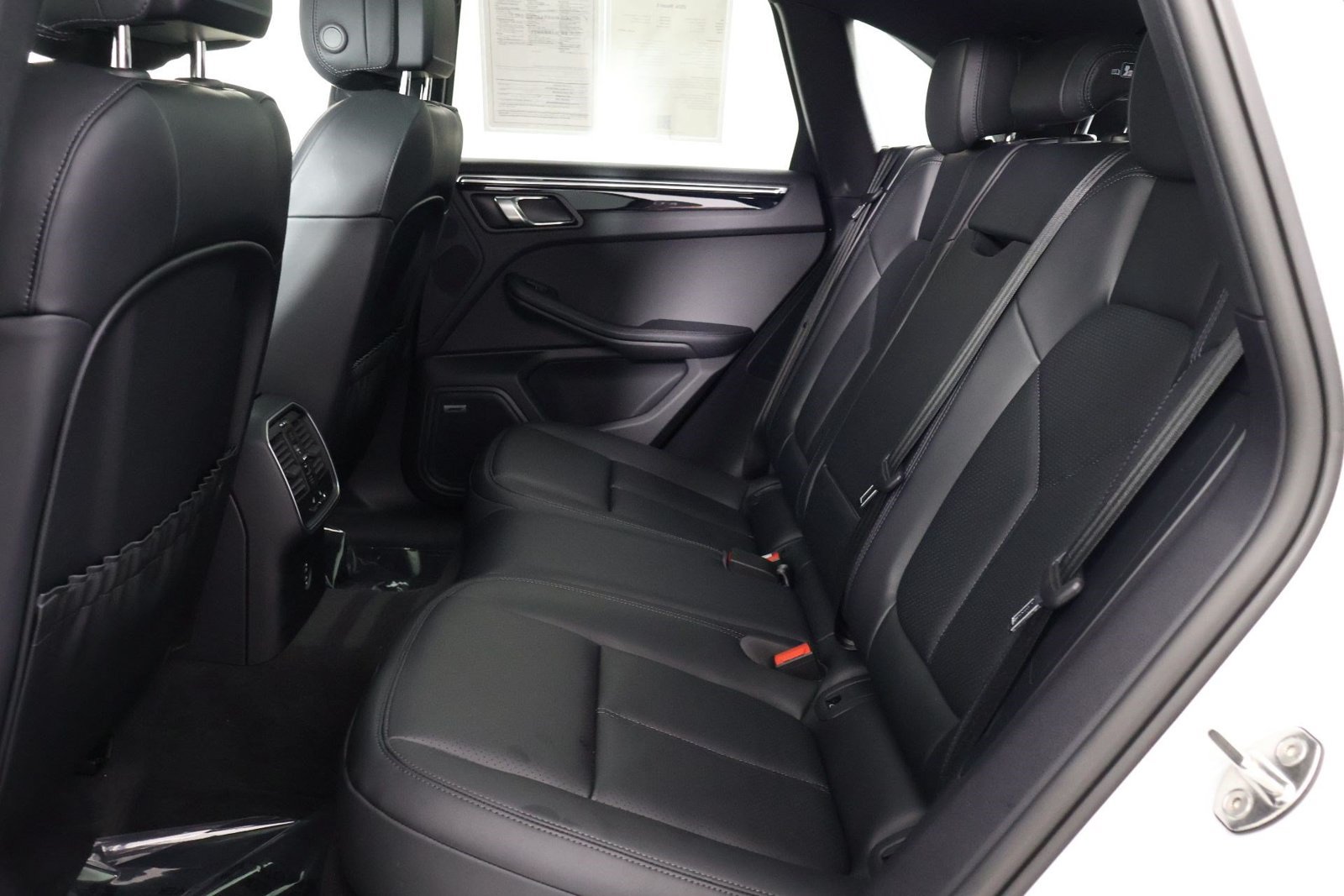 Certified 2026 Porsche Macan S AWD/4WD image 33