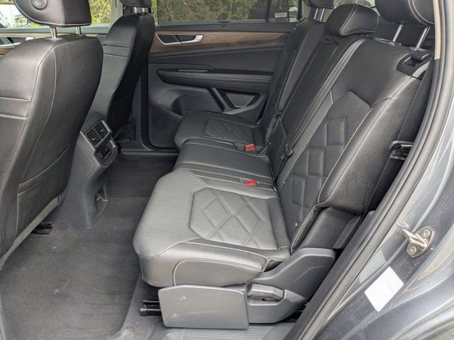 Used 2025 Volkswagen Atlas SE image 24