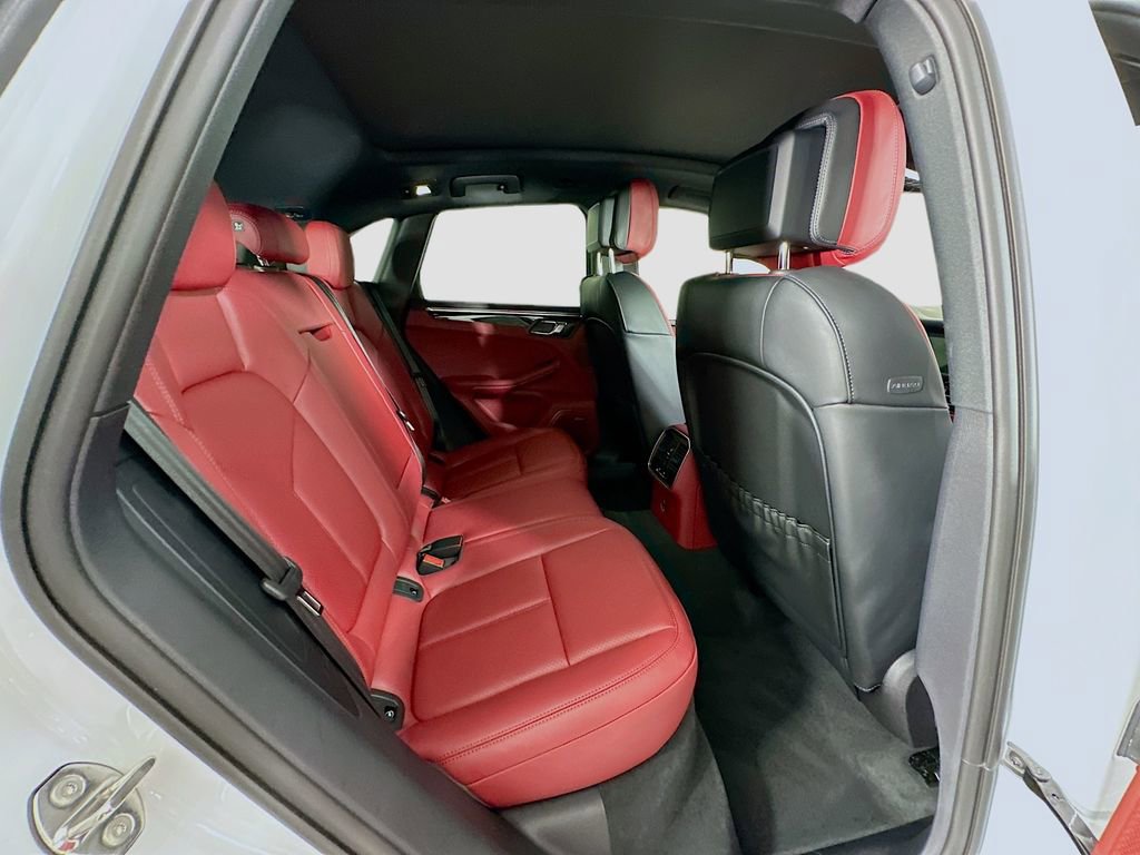Certified 2026 Porsche Macan AWD/4WD image 30