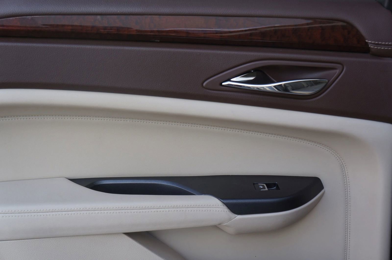 Used 2016 Cadillac SRX Luxury w/ Driver Awareness Package image 33