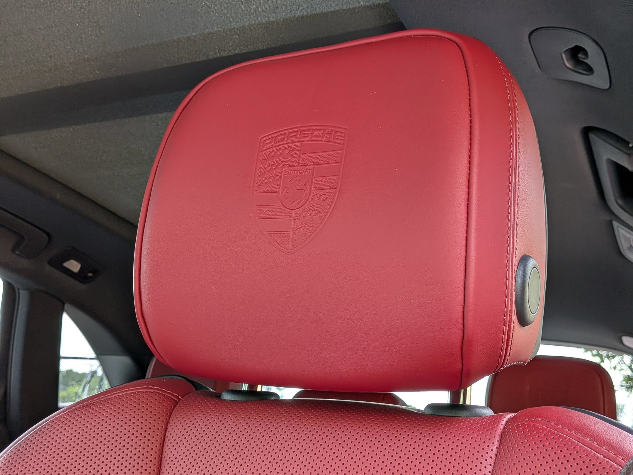 Certified 2024 Porsche Macan S AWD/4WD image 6
