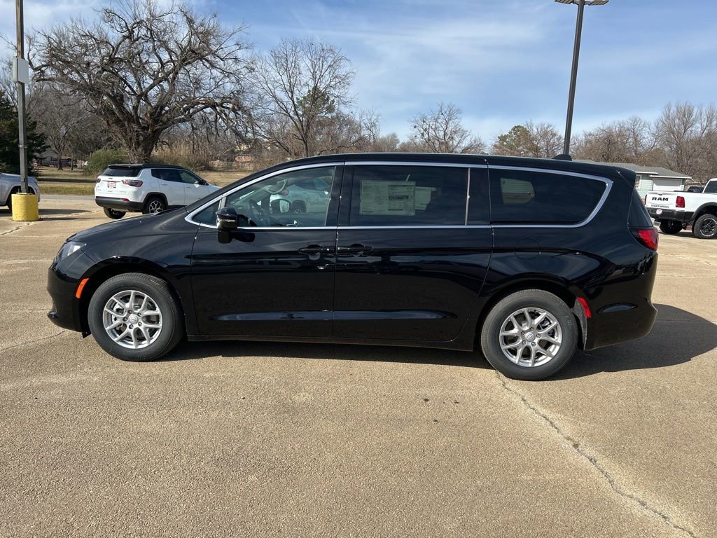 New 2026 Chrysler Voyager LX image 2