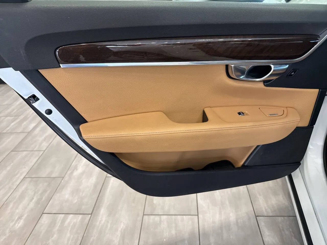 Used 2018 Volvo S90 T5 Momentum w/ Convenience Package AWD/4WD image 29