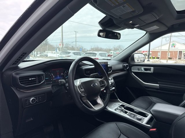 Used 2022 Ford Explorer Limited w/ Equipment Group 301A image 8
