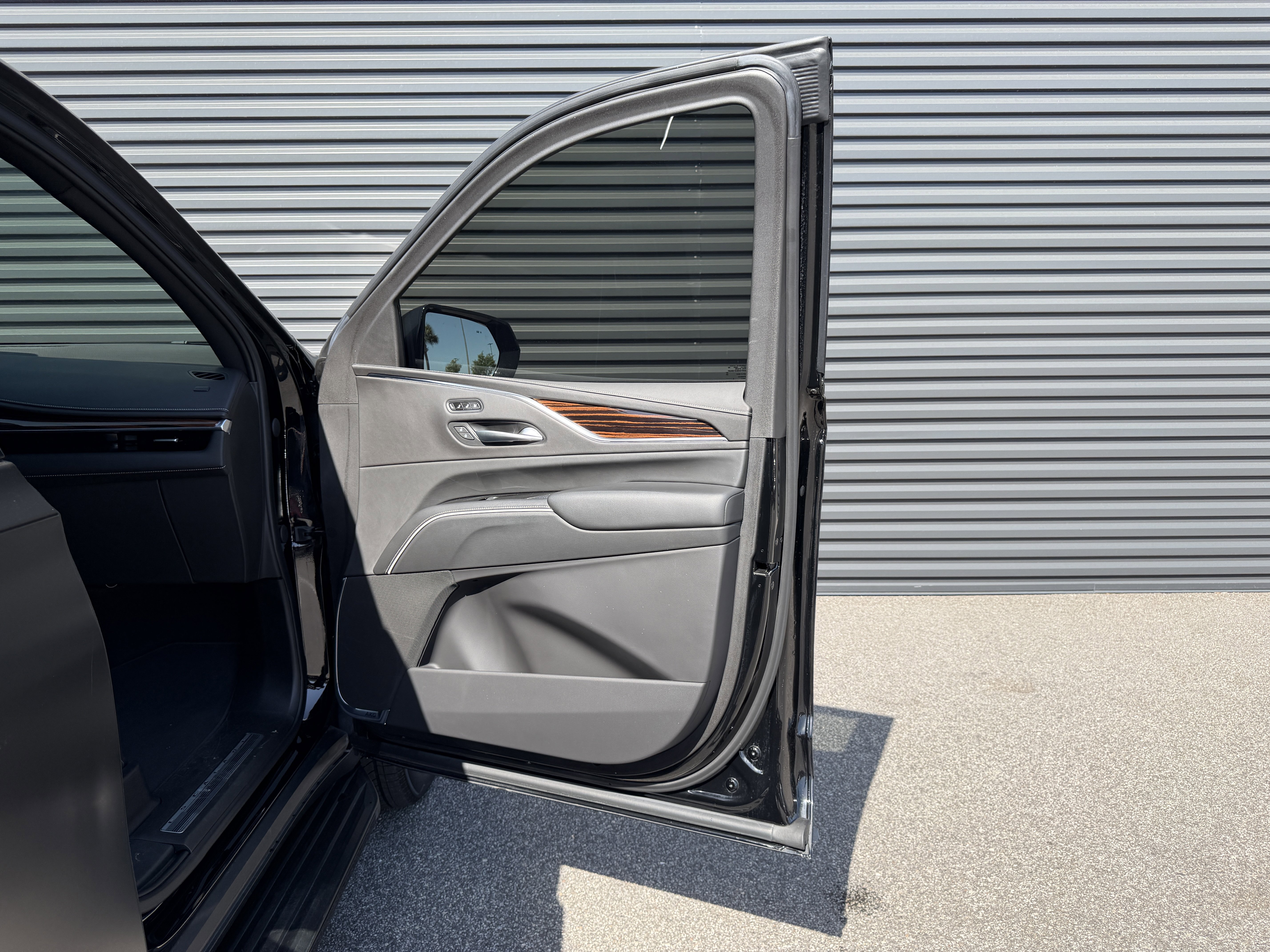 Used 2023 Cadillac Escalade Premium Luxury image 26