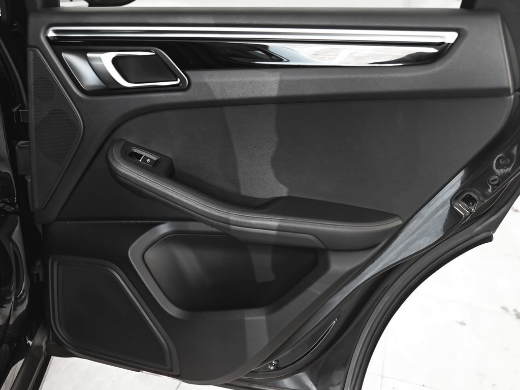 Used 2021 Porsche Macan S image 16