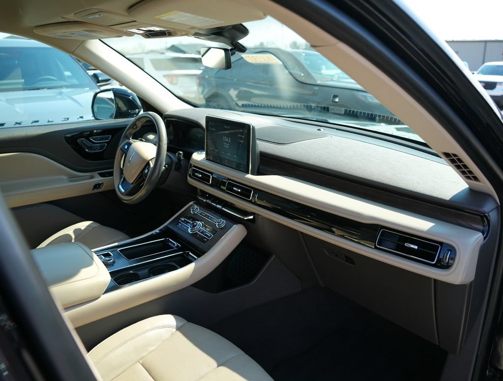 Used 2020 Lincoln Aviator Reserve AWD/4WD image 16