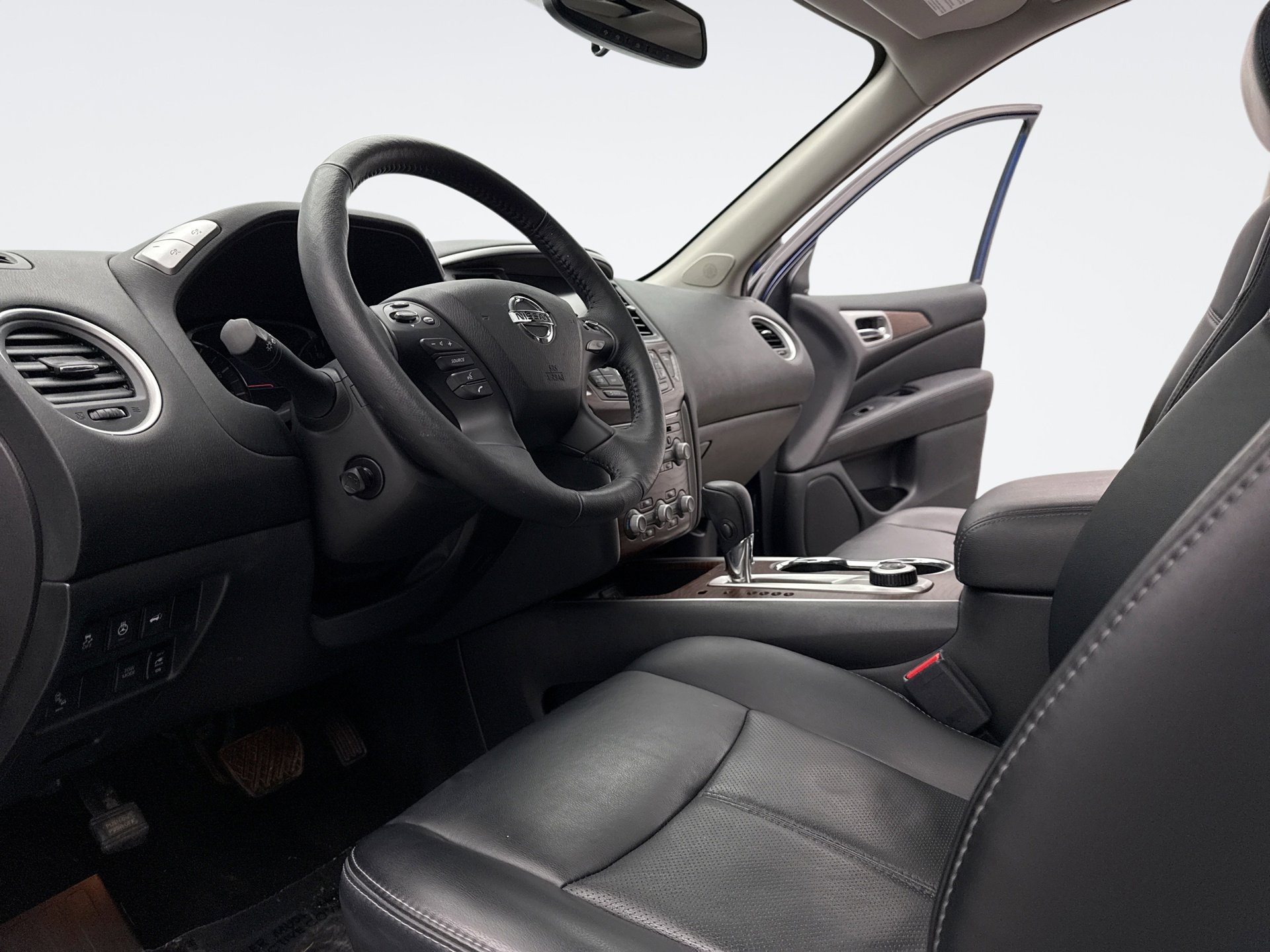 Used 2019 Nissan Pathfinder Platinum image 10