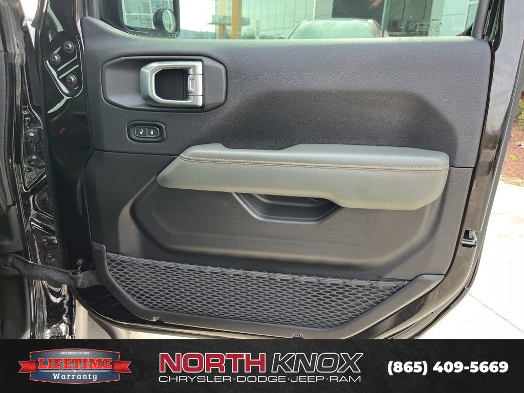 Used 2024 Jeep Gladiator Mojave w/ Convenience Group image 27