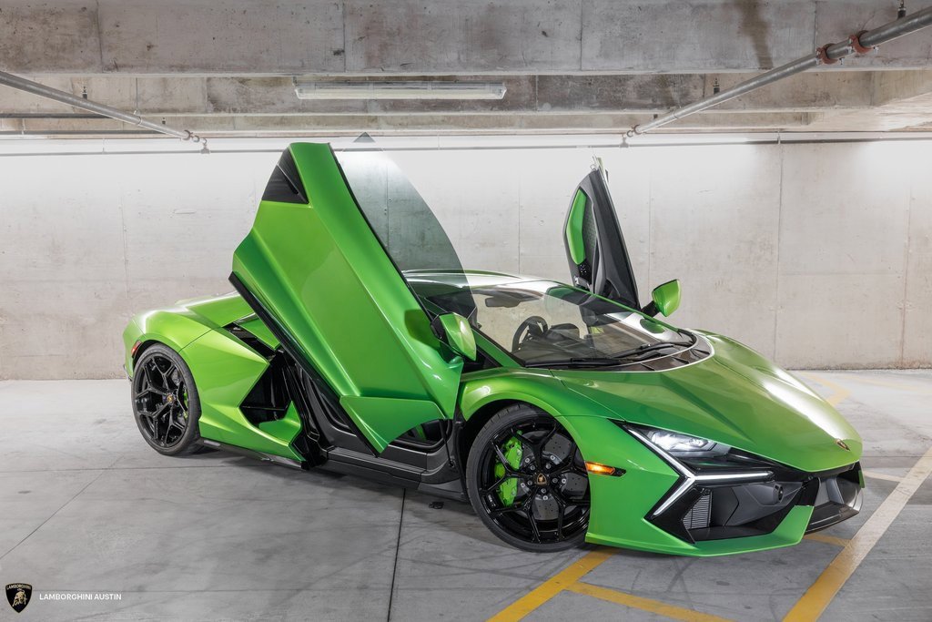 Used 2024 Lamborghini Revuelto image 2