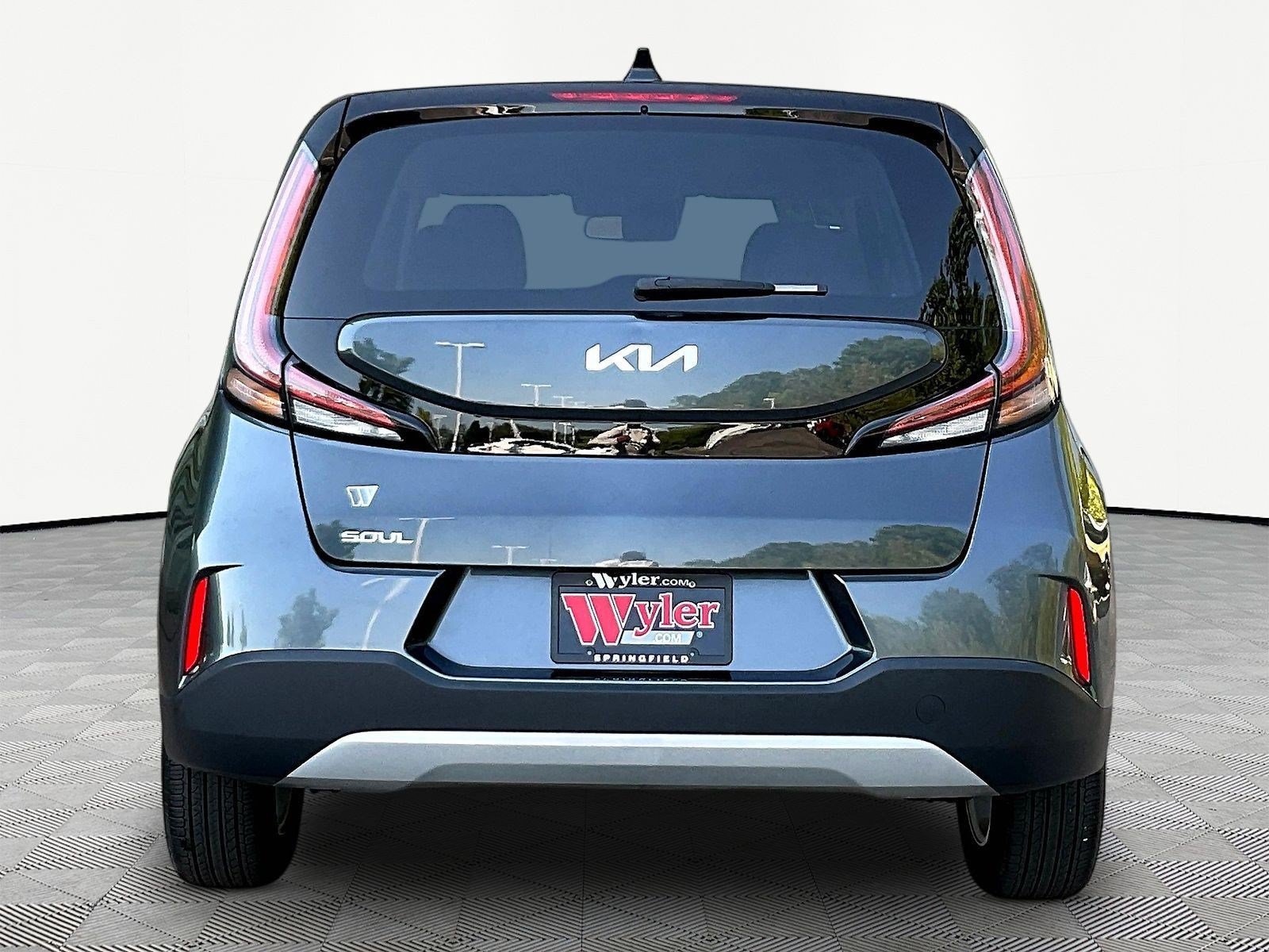 Used 2025 Kia Soul LX w/ LX Technology Package FWD image 5