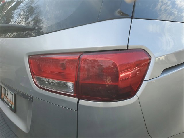 Used 2017 Kia Sedona L image 8