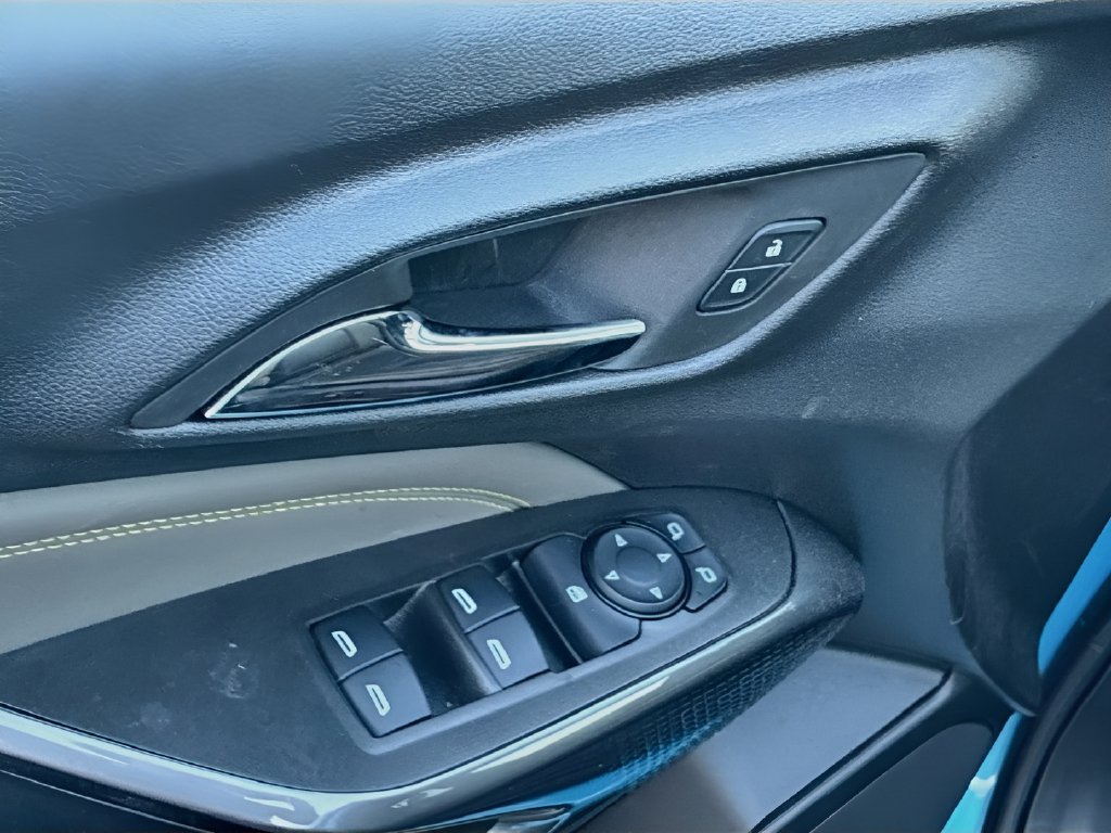 Used 2025 Chevrolet Trax ACTIV w/ Sunroof Package FWD image 17