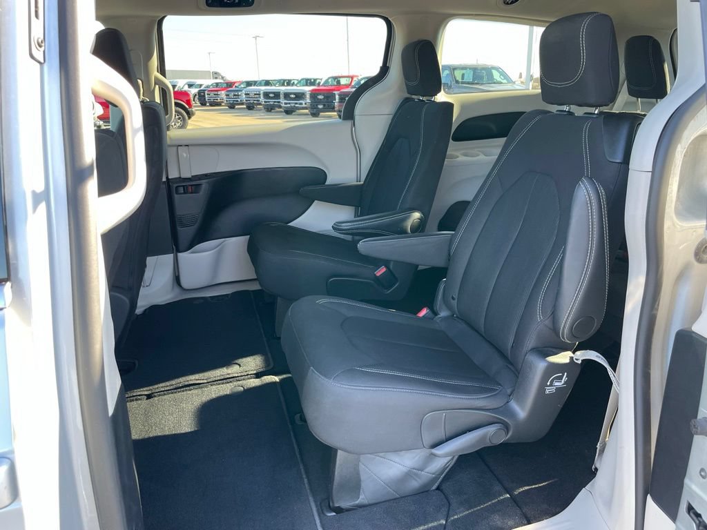 Used 2024 Chrysler Voyager LX FWD image 8