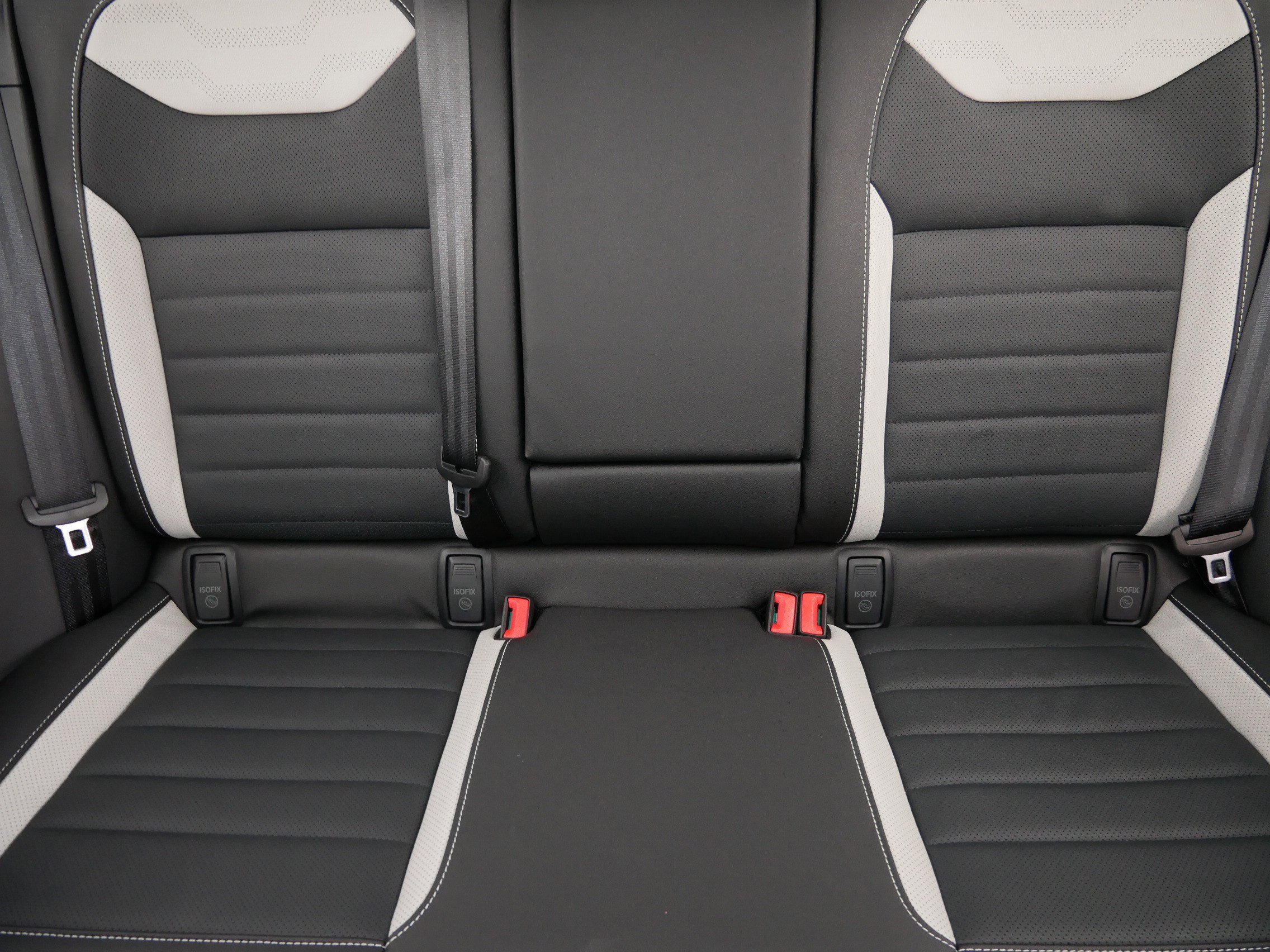 Certified 2025 Volkswagen Taos SEL image 13