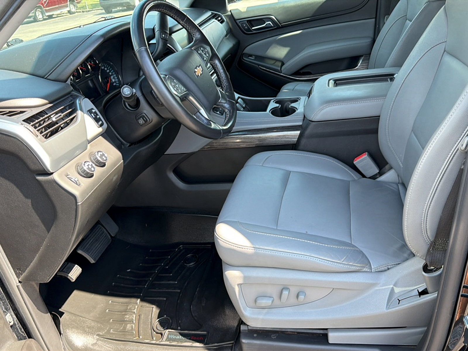 Used 2018 Chevrolet Tahoe LT w/ Luxury Package AWD/4WD image 12