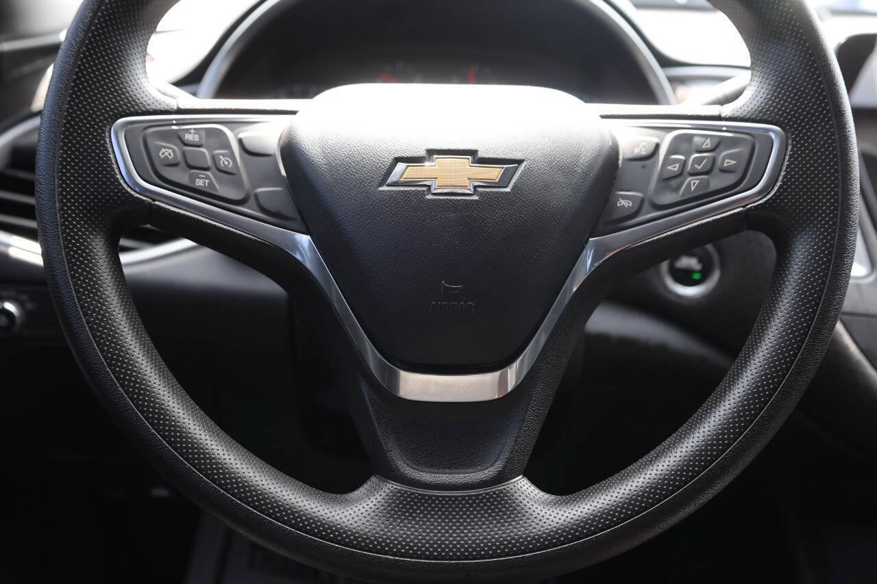 Used 2020 Chevrolet Malibu LS FWD image 17