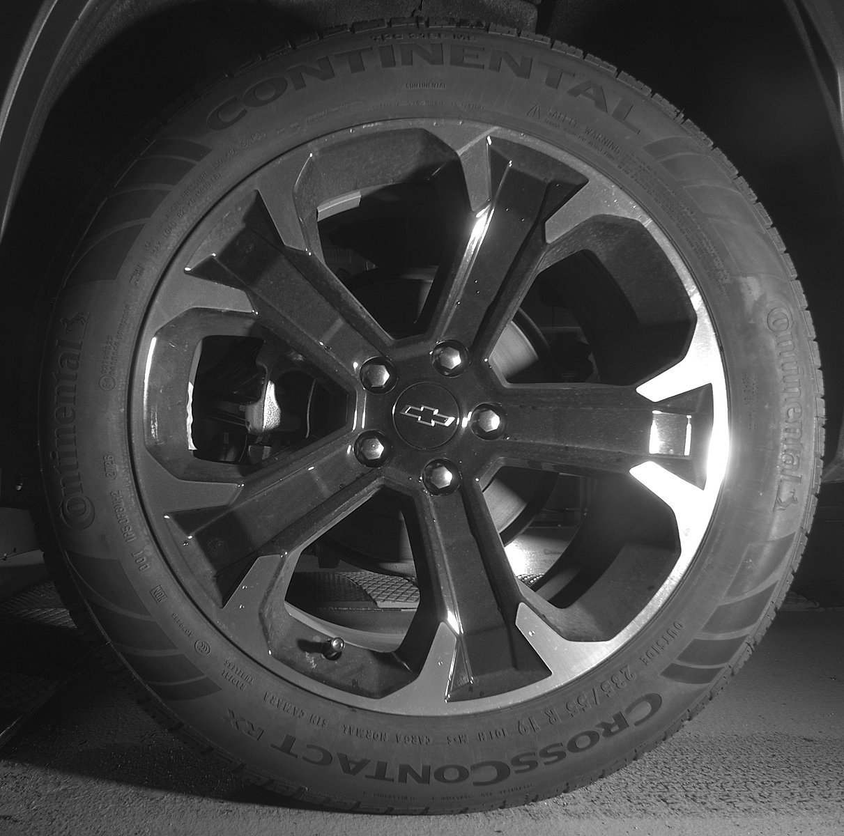 New 2027 Chevrolet Equinox LT w/ LPO, Floor Liner Package FWD image 39