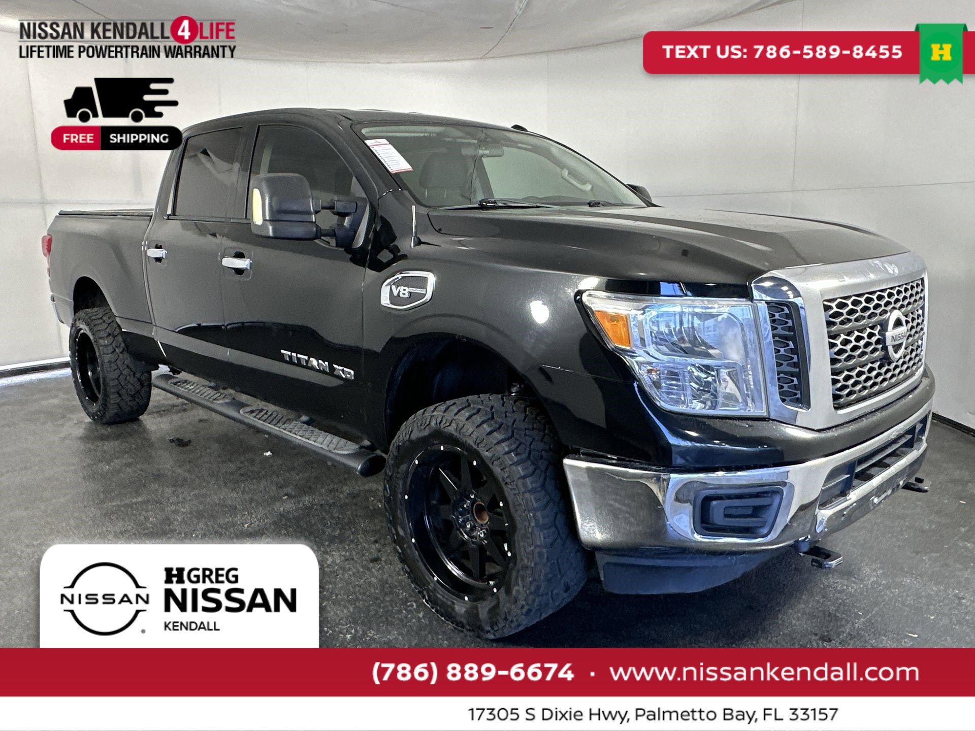 Used 2018 Nissan Titan SV image 2