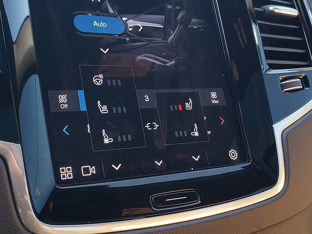 Used 2025 Volvo XC90 B6 Ultra w/ Protection Package image 27