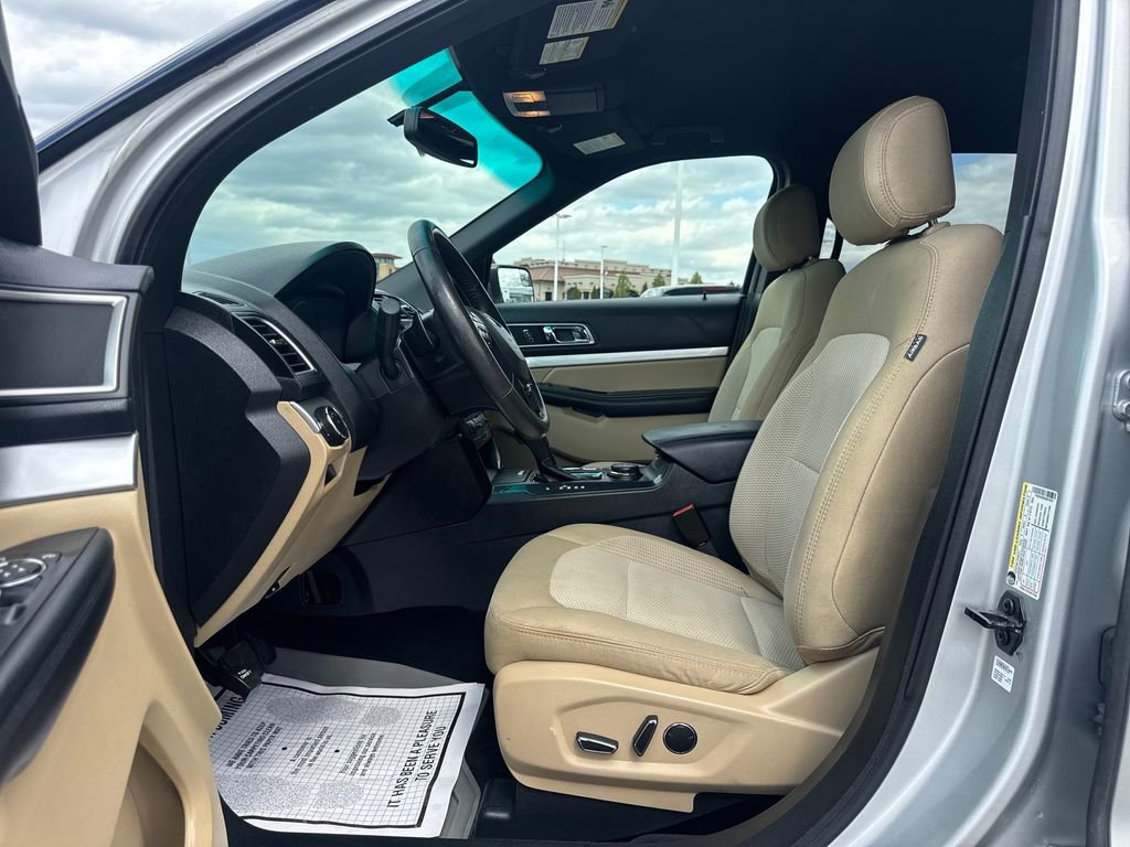 Used 2016 Ford Explorer XLT w/ Equipment Group 201A image 31