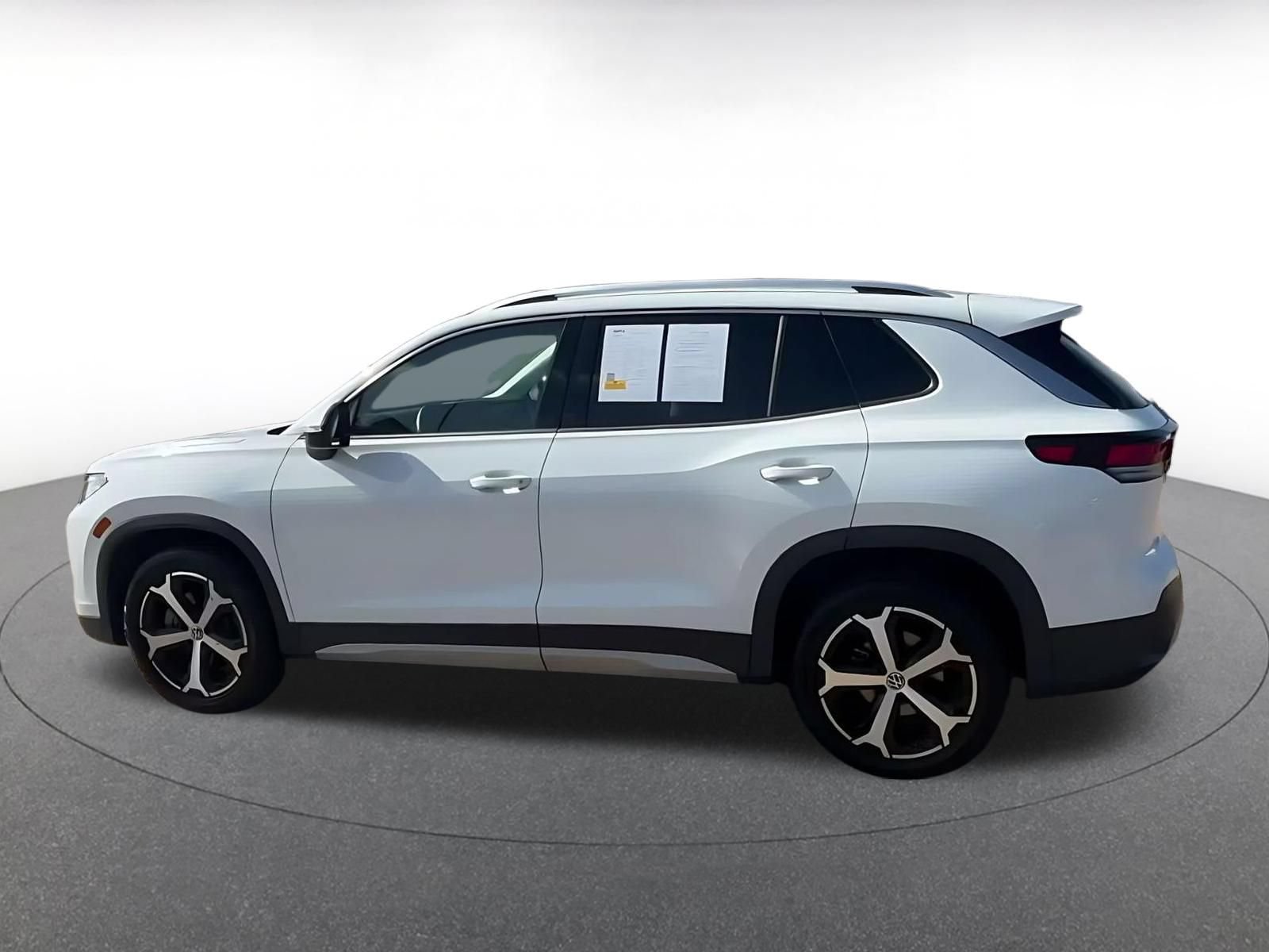 Used 2026 Volkswagen Tiguan SE AWD/4WD image 9