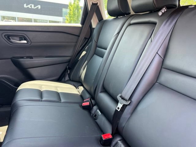 Used 2026 Nissan Rogue SL FWD image 29