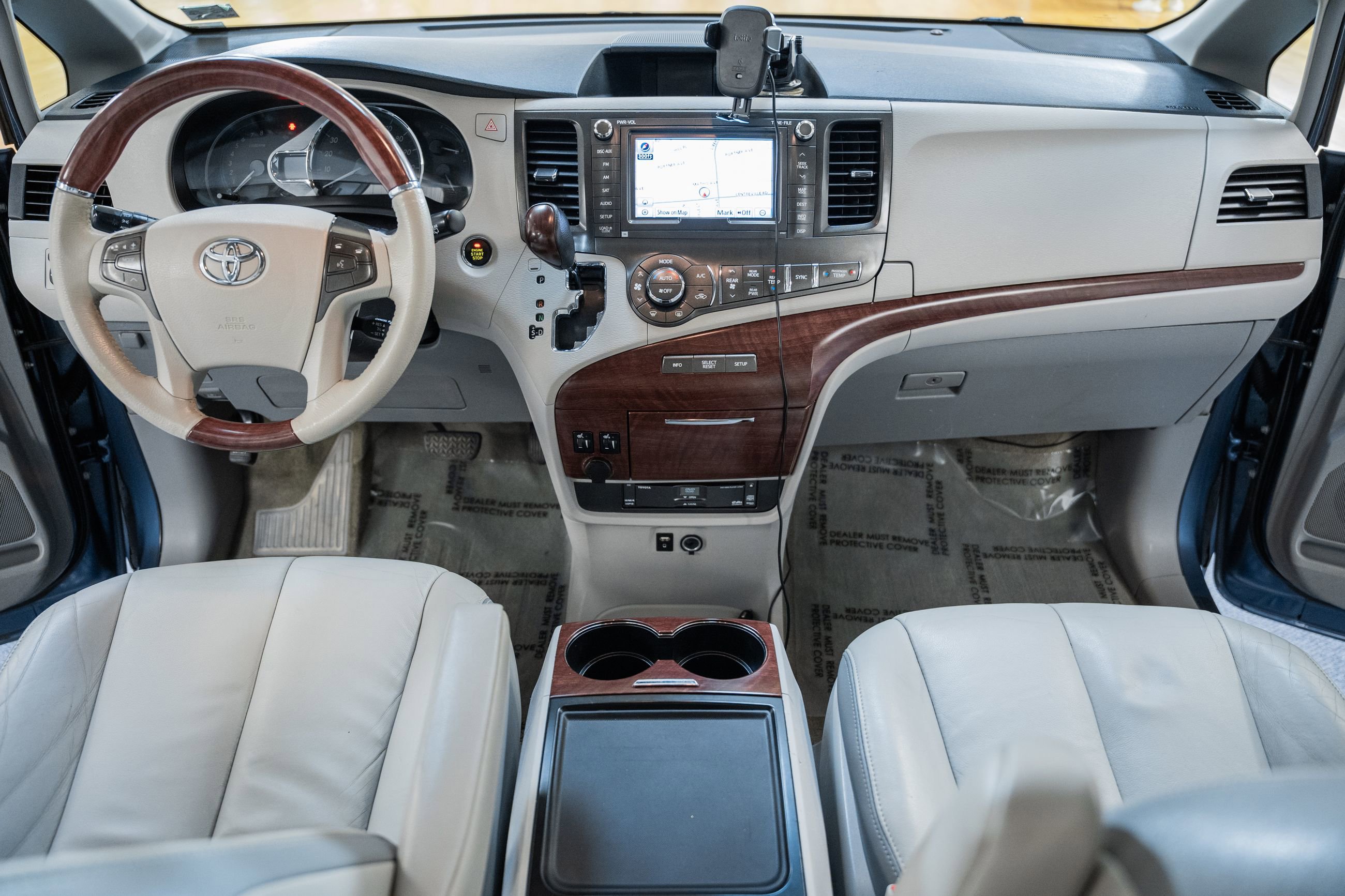 Used 2014 Toyota Sienna Limited image 27