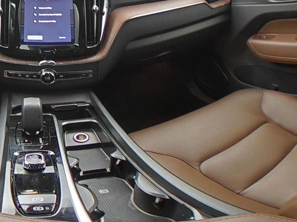 Used 2024 Volvo XC60 B5 Plus w/ Protection Package Premier image 22