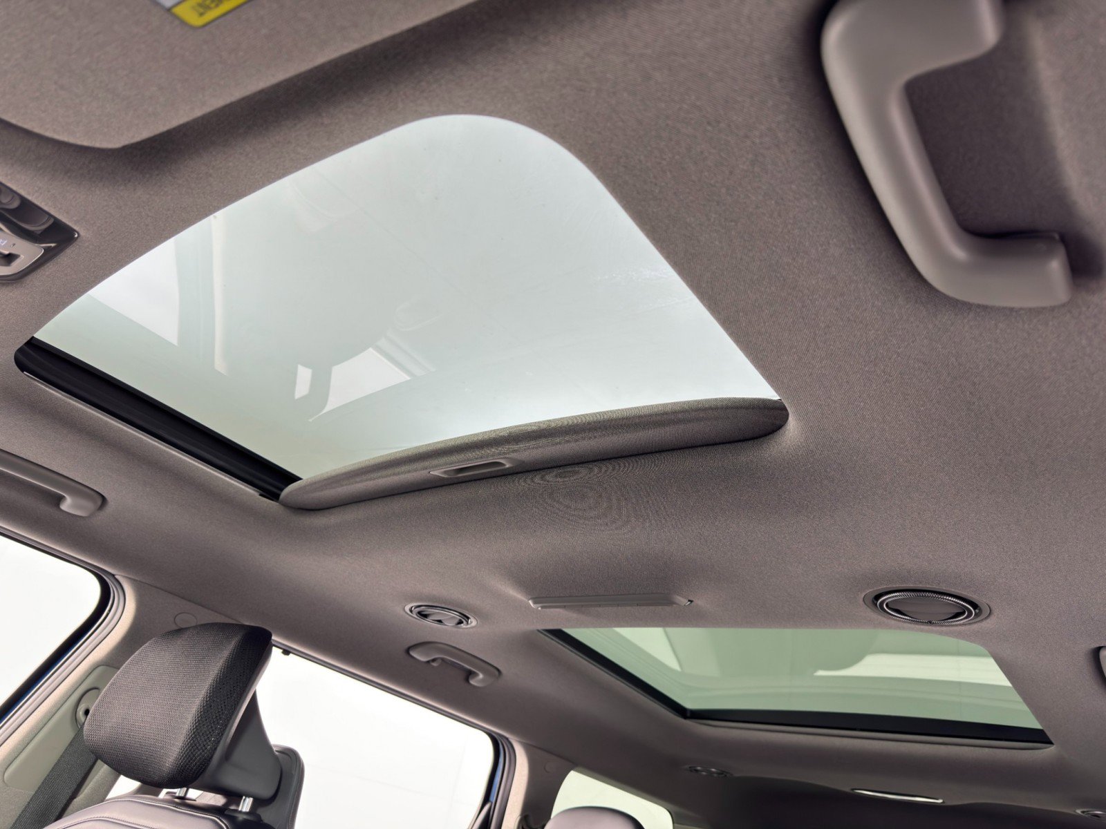 Used 2024 Kia EV9 Land image 12