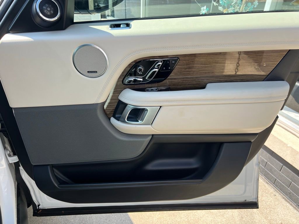 Used 2018 Land Rover Range Rover HSE image 29
