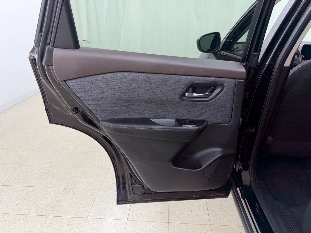 Used 2023 Nissan Rogue SV AWD/4WD image 15