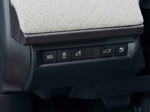 Used 2026 Toyota Camry XLE AWD/4WD image 10