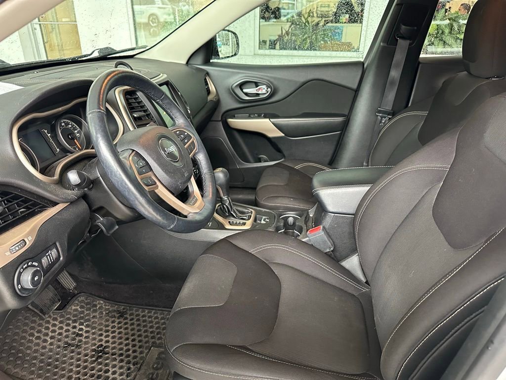 Used 2017 Jeep Cherokee Latitude w/ Safety/Convenience Group image 11