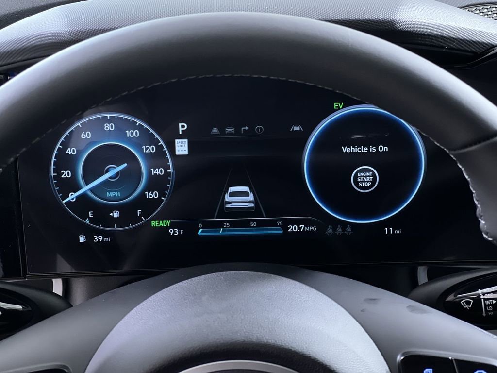 New 2025 Hyundai Elantra Limited image 16