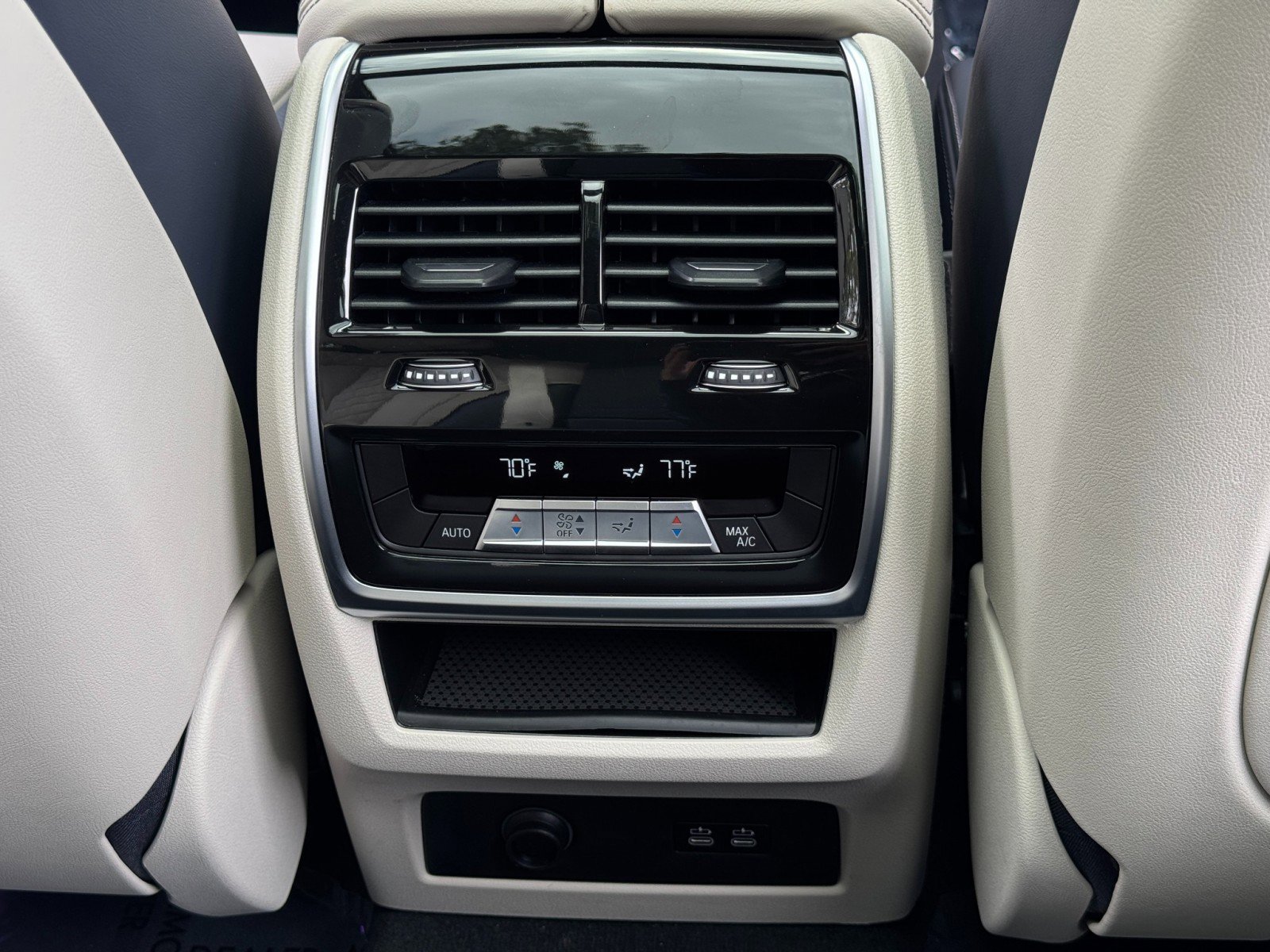 Used 2022 BMW X7 xDrive40i w/ M Sport Package AWD/4WD image 38