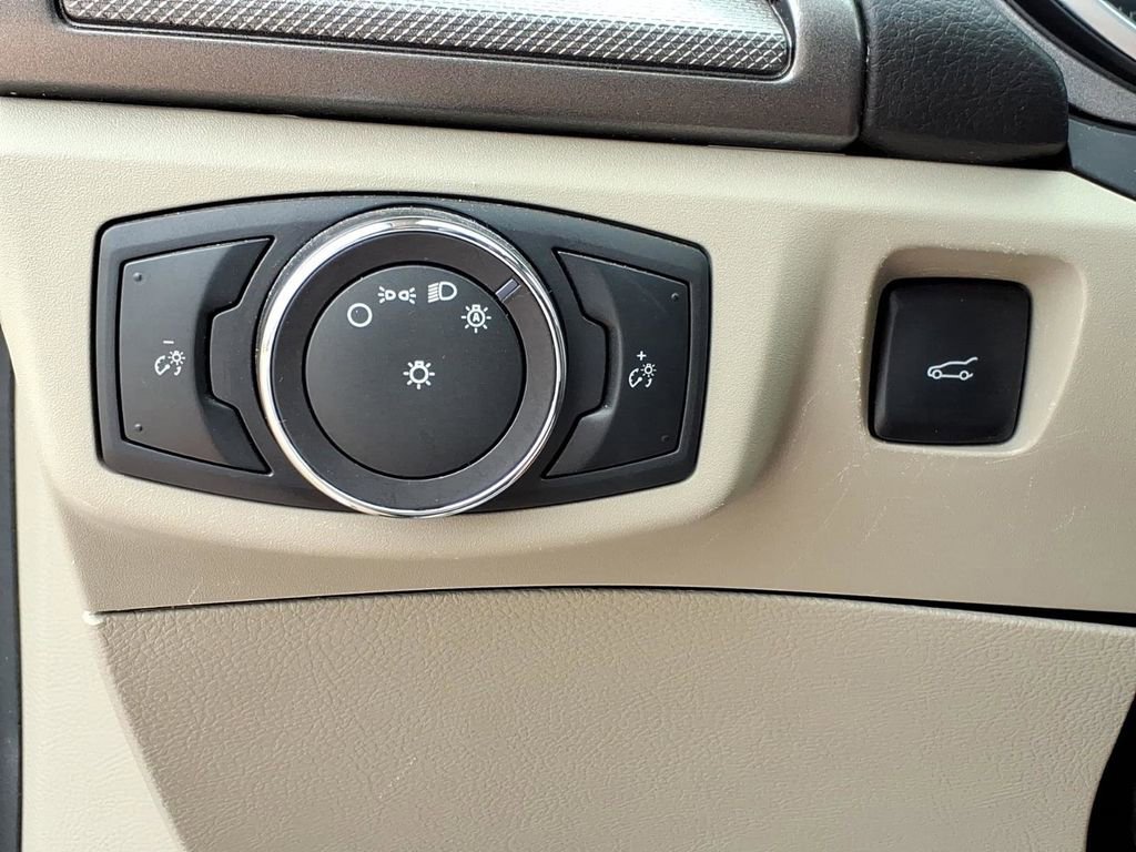 Used 2019 Ford Fusion SE image 14